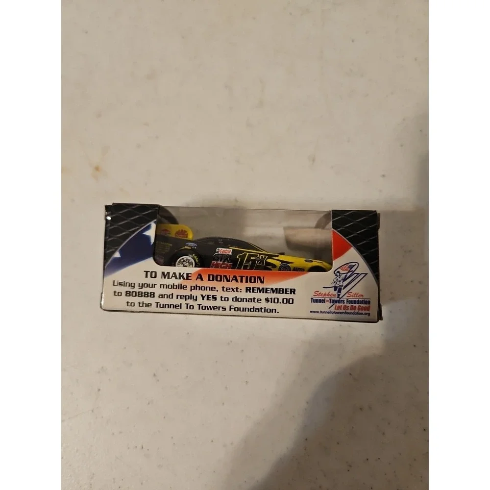 Lionel Action Racing Castrol John Force 15X Funny Car Champion 1:64 Diecast Car‎